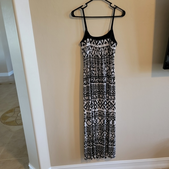 Long Aztec Print Dress - Picture 3 of 4